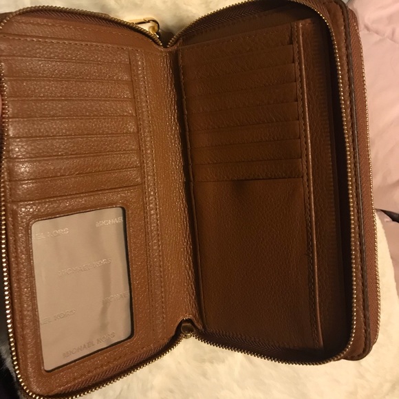 Michael Kors Wristlet - Picture 2 of 3